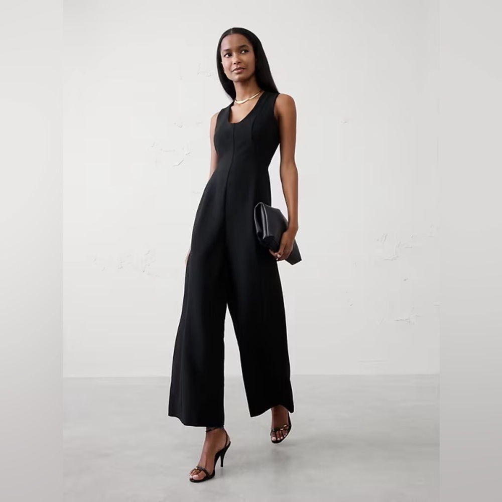 NWT! Banana Republic Black Seamed Jumpsuit - Size 8 Petite 🍄‍🟫 844321